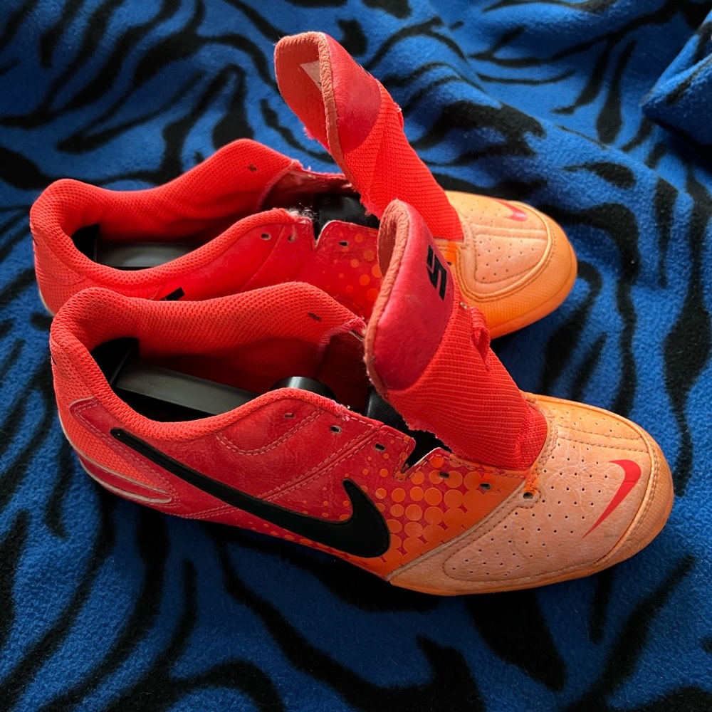 NIKE5 Elastico indoor Pro leather soccer shoe Youth size 5.5 red/orange
